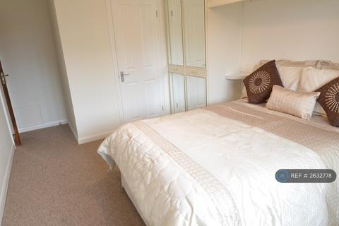 3 bedroom flat to rent, Ealing Broadway, London, W5