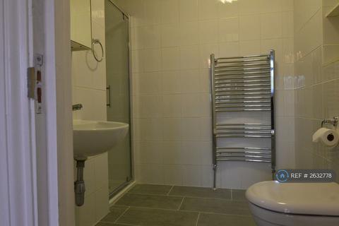 3 bedroom flat to rent, Ealing Broadway, London, W5