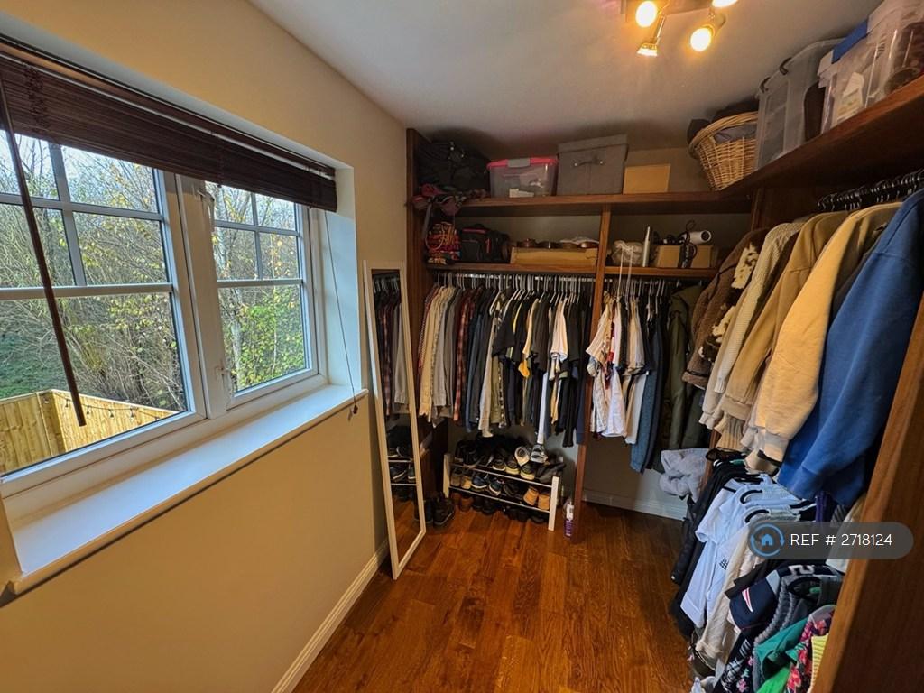 Bedroom With Removable Closets