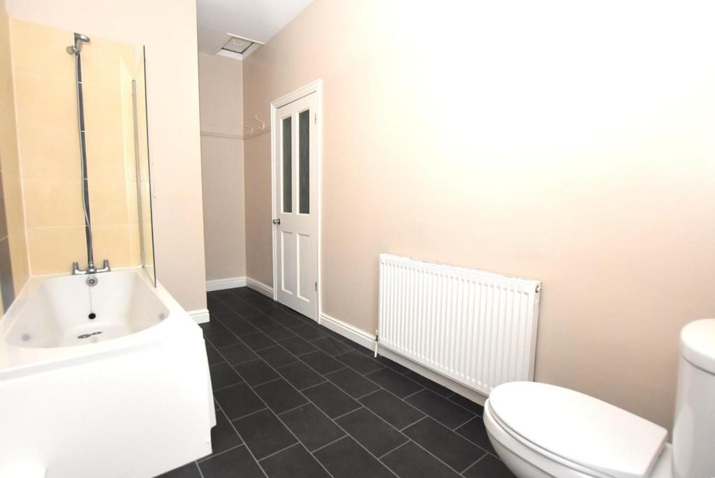 Bathroom (2).JPG
