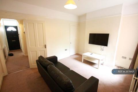 4 bedroom terraced house to rent, Grange Avenue, Reading, RG6