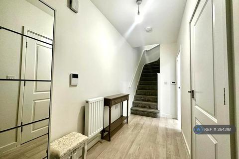 2 bedroom semi-detached house to rent, Curton Close, Edgware, HA8