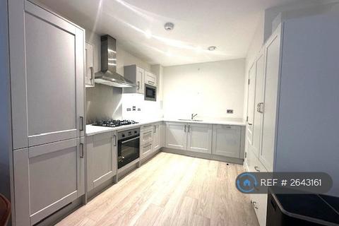 2 bedroom semi-detached house to rent, Curton Close, Edgware, HA8
