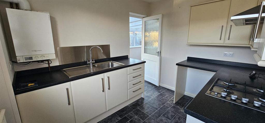 Kitchen ..jpg