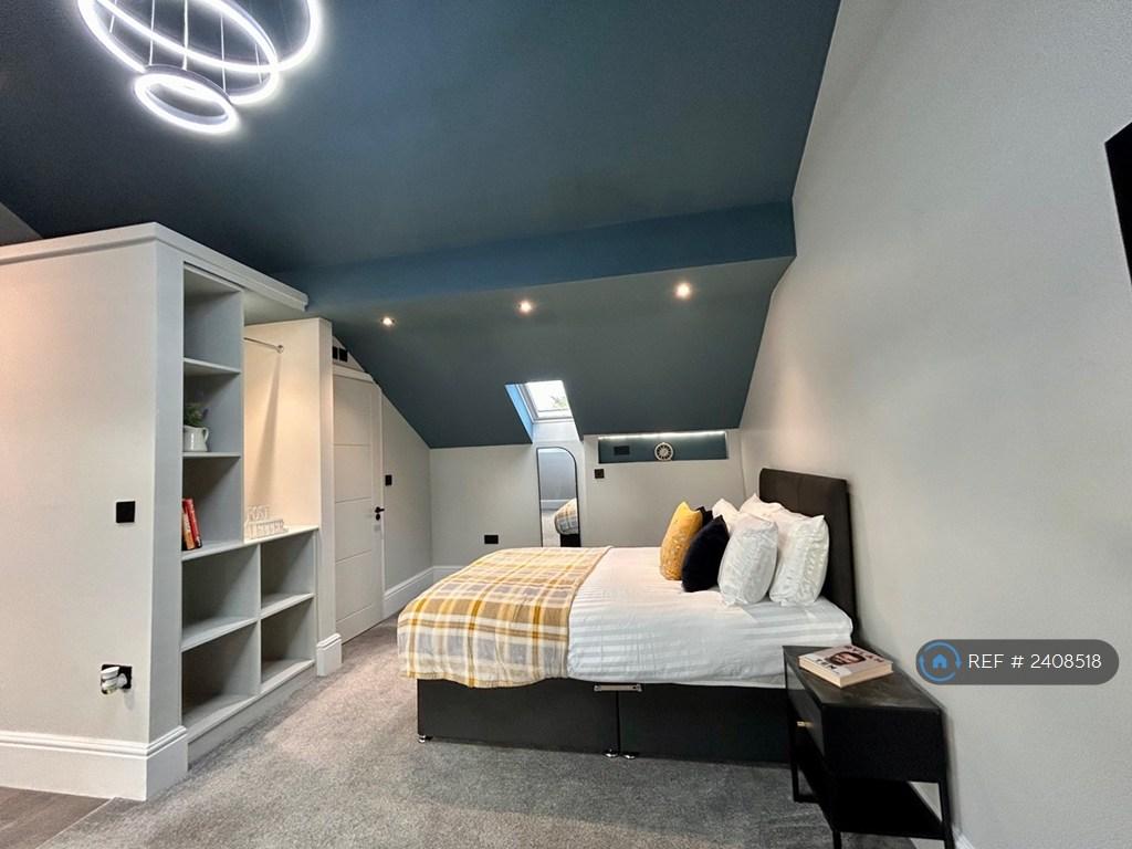 Bed And Storage Studio 6