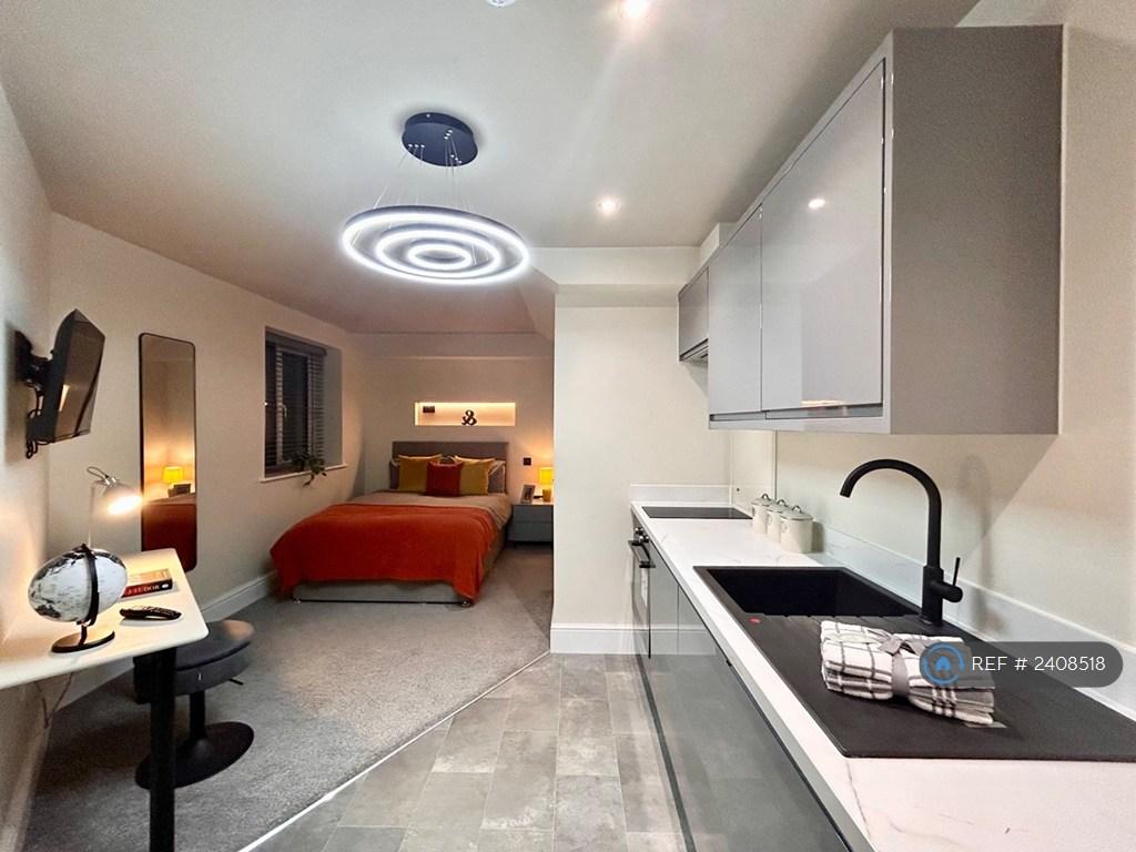 Studio 4 And Kitchenette