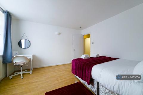 1 bedroom in a flat share to rent, Johnson Street, London, E1