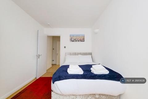 1 bedroom in a flat share to rent, Johnson Street, London, E1