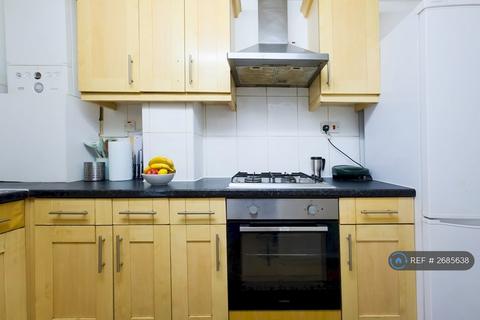 1 bedroom in a flat share to rent, Johnson Street, London, E1