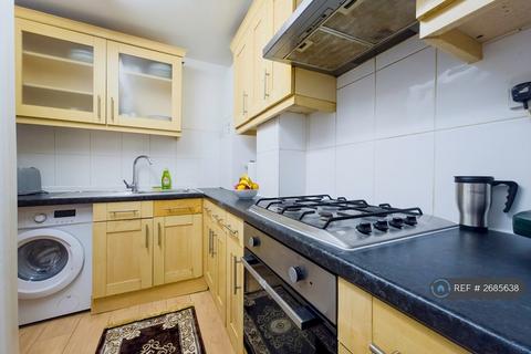1 bedroom in a flat share to rent, Johnson Street, London, E1
