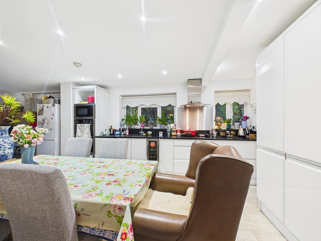 Cam02909 g0 pr0507 still014