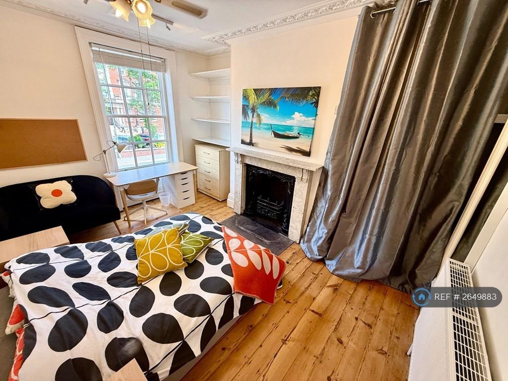 Room 2 Gorgeous Room & Pretty Blue Velvet Sofa!