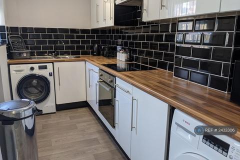 3 bedroom terraced house to rent, Stanton Street, Manchester, M11