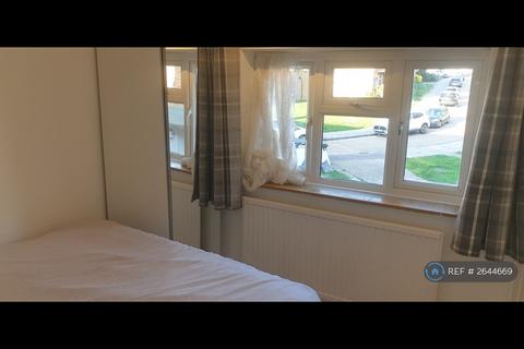 1 bedroom in a flat share to rent, Basing Way, London, N3
