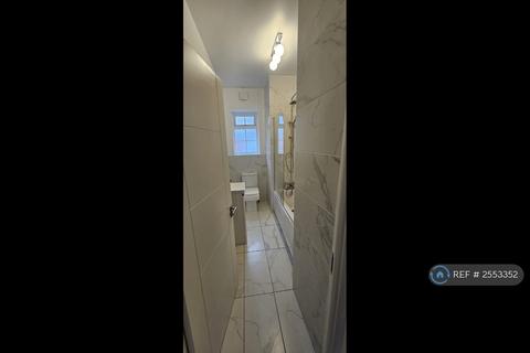 2 bedroom flat to rent, Hale Lane, Edgware, HA8