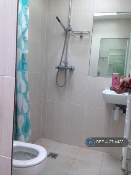 Studio #1 Walk In Bathroom