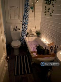 2 bedroom flat to rent, Camden Road, London, NW1