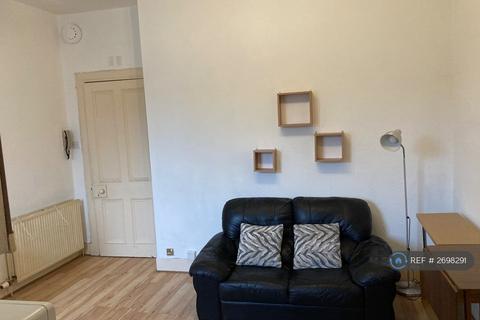 2 bedroom flat to rent, Summerfield Terrace, Aberdeen, AB24