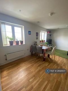 2 bedroom flat to rent, Kings Reach, Slough, SL3