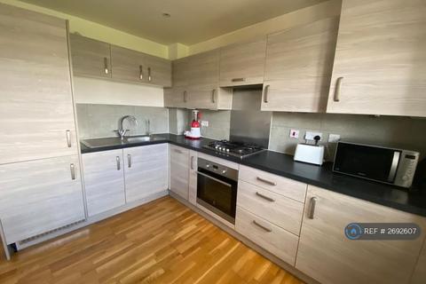 2 bedroom flat to rent, Kings Reach, Slough, SL3
