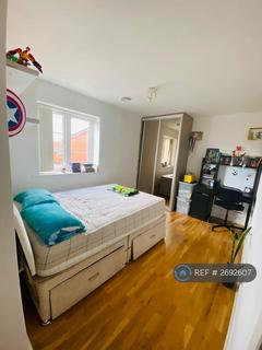2 bedroom flat to rent, Kings Reach, Slough, SL3