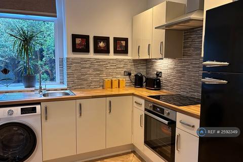 3 bedroom semi-detached house to rent, New Lane, Eccles, Manchester, M30