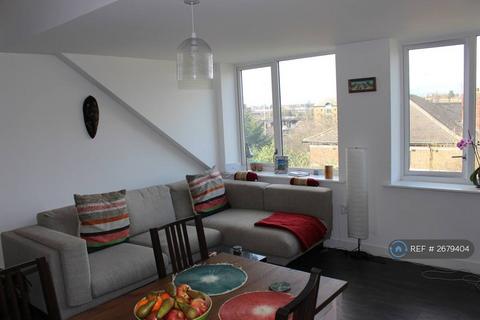 2 bedroom flat to rent, Baldwin Court, Barnet, London, NW11