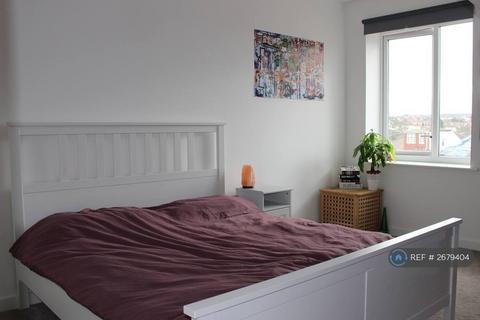 2 bedroom flat to rent, Baldwin Court, Barnet, London, NW11
