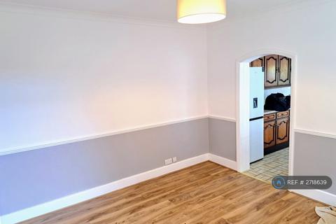 2 bedroom end of terrace house to rent, New Road, Shenley, Radlett, WD7
