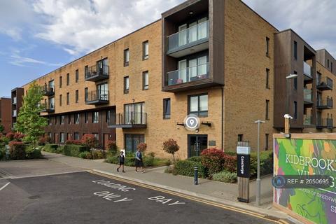 3 bedroom flat to rent, Campbell Court, London, SE9