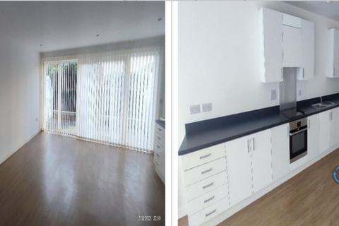 3 bedroom flat to rent, Campbell Court, London, SE9