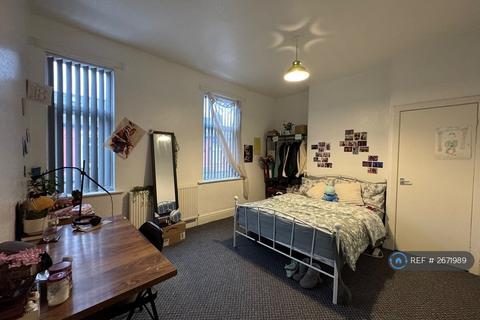 3 bedroom terraced house to rent, Hibbert Street, Manchester, M14