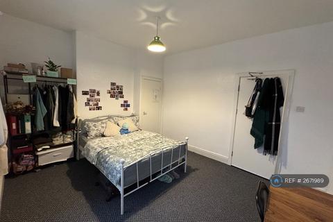 3 bedroom terraced house to rent, Hibbert Street, Manchester, M14