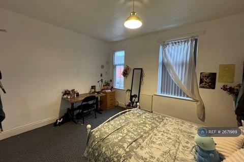 3 bedroom terraced house to rent, Hibbert Street, Manchester, M14