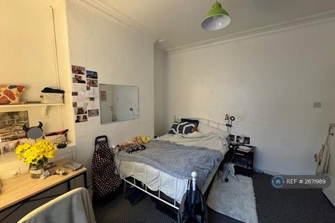 3 bedroom terraced house to rent, Hibbert Street, Manchester, M14