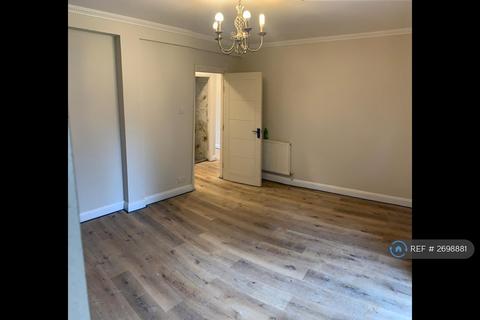 3 bedroom flat to rent, St. John's Court, London, N4