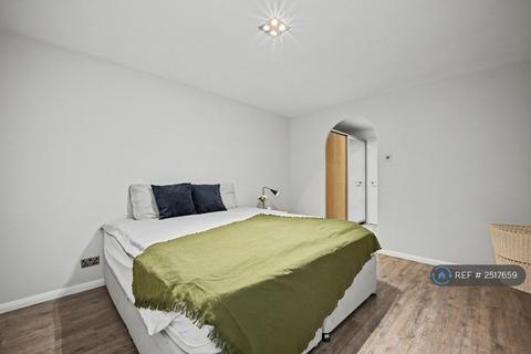 2 bedroom flat to rent, Dobson House, London, SE14