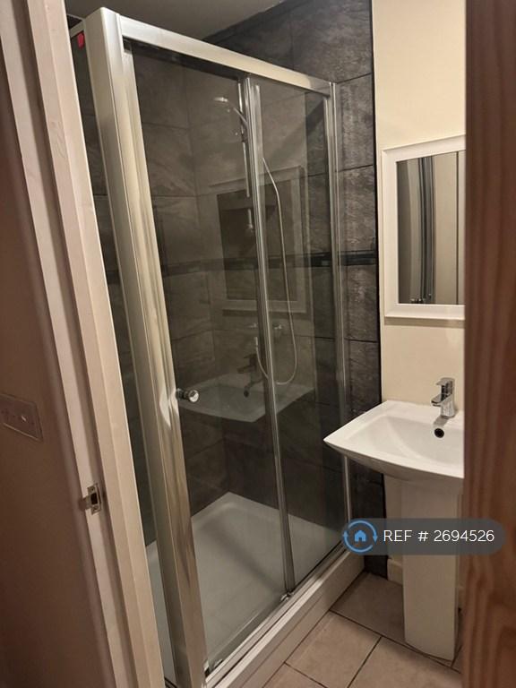 Bathroom Room 1
