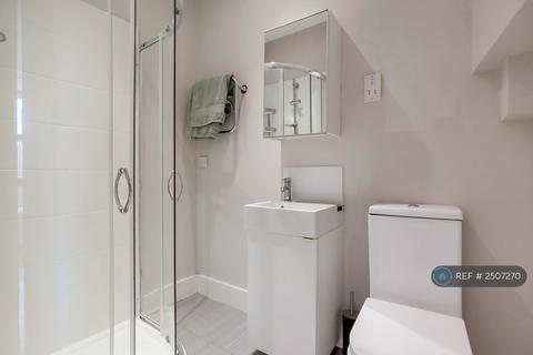 2 bedroom flat to rent, Finchley Road, London, NW3