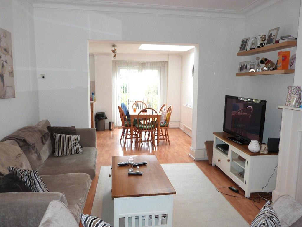 2 bed flat to rent St. Johns Road, London NW11