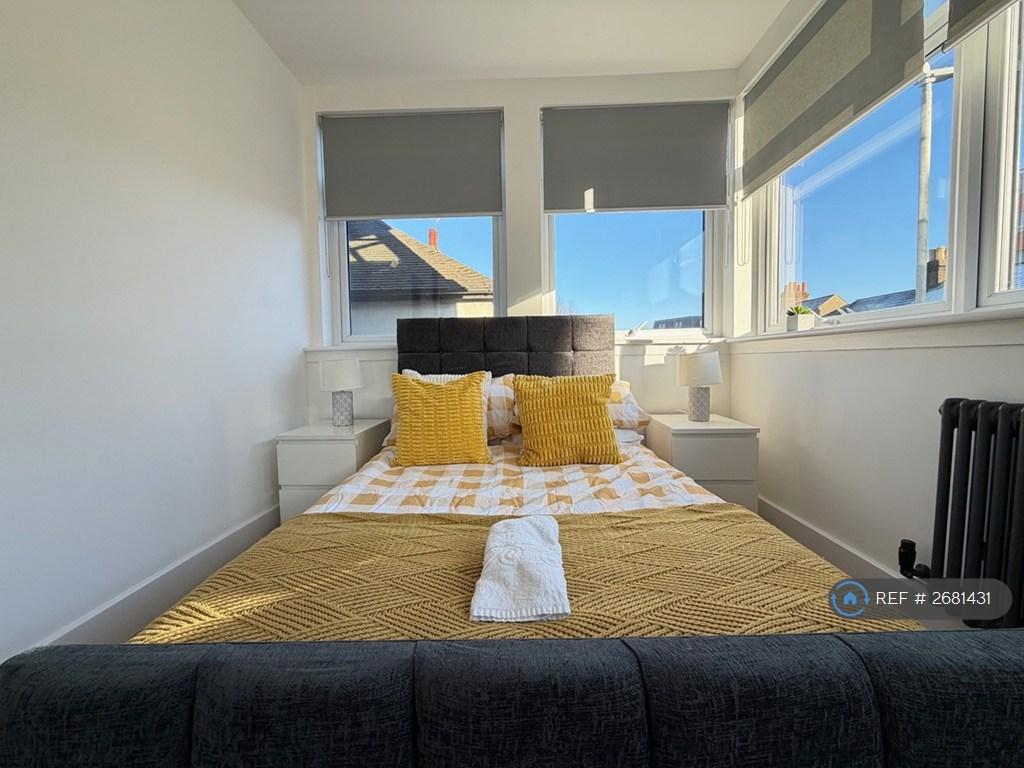 1 Bed Flat - Furnished