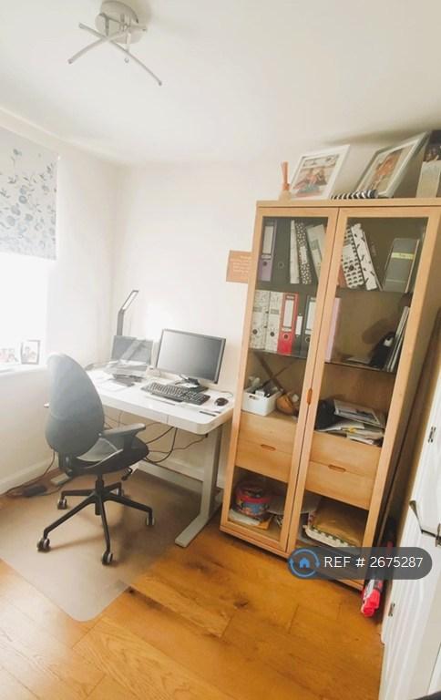 Bedroom 5 (Home Office)