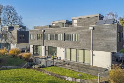undefined, Old Mill Close, Uxbridge, UB8