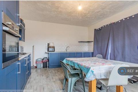 3 bedroom detached house to rent, Dewhurst Road, Huddersfield, HD2