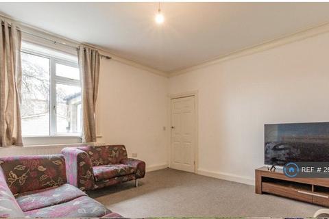 3 bedroom detached house to rent, Dewhurst Road, Huddersfield, HD2