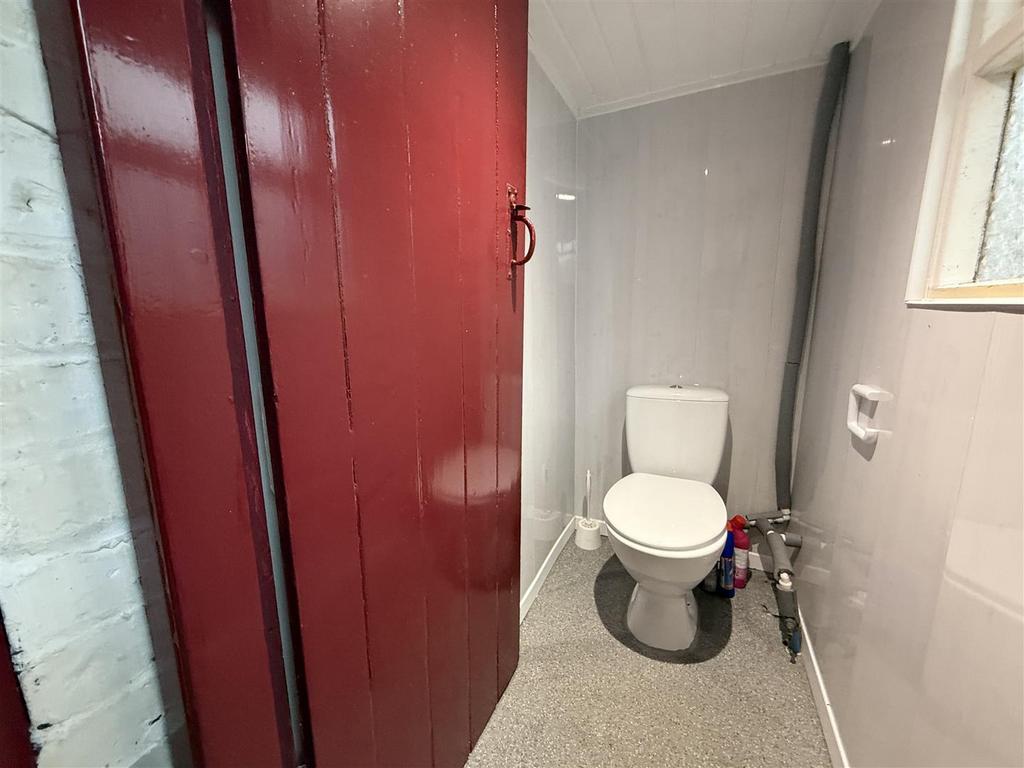 Ground floor wc