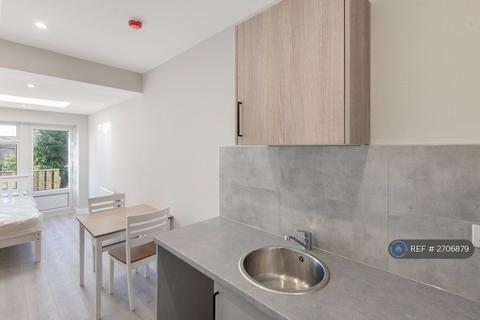 undefined, Whitton Avenue West, Greenford, UB6