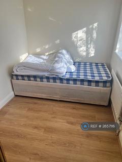 1 bedroom in a house share to rent, Albert Street, Slough, SL1