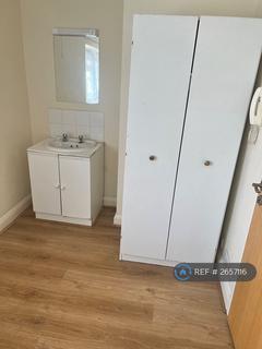 1 bedroom in a house share to rent, Albert Street, Slough, SL1