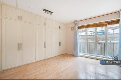Studio to rent, Courtfield Gardens, London, SW5